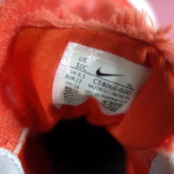 Nike Team Hustle D9 Lil Fast N Furry Chile Red Kids Shoes CT4066-600 Size 10C - Picture 6 of 6